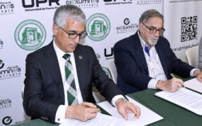 From left: Agustín Rullán-Toro, rector of the University of Puerto Rico, Mayagüez, and alumnus Fernando L. Sumaza-Laborde sign the agreement establishing a new engineering endowment fund.