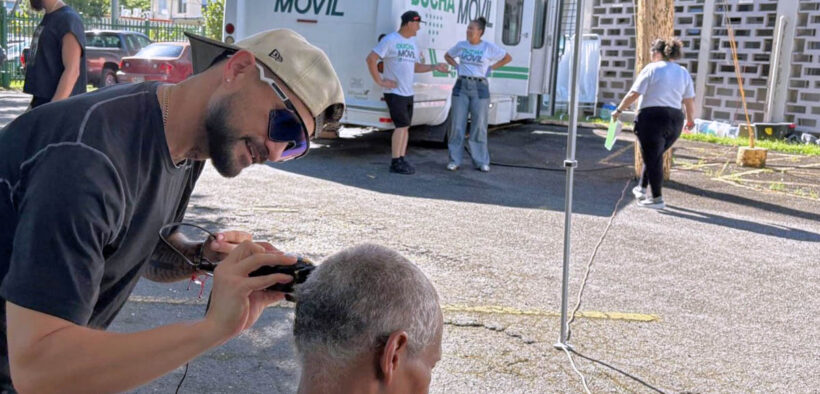 Iniciativa Comunitaria’s mobile units provide hygiene and support services across Puerto Rico as part of the nonprofit’s annual holiday assistance campaign.