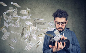 Puerto Rico households enter the holiday season with tighter budgets and rising financial strain. (Credit: Kiosea39 | Dreamstime.com)