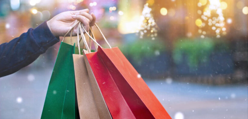 With rising costs pressuring household budgets, Puerto Ricans are stretching every holiday dollar as the 2025 shopping season gets underway. (Credit: Pop Nukoonrat | Dreamstime.com)