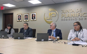 From left: Miriam García-Velázquez, director of the Planning Board’s Social Analysis, Models and Projections subprogram; Alejandro Díaz-Marrero, director of the Economic and Social Planning Program; Planning Board President Héctor Morales-Martínez; and Maggie Pérez-Guzmán of the agency’s Economic Analysis subprogram, during the presentation of the new economic projections in San Juan.