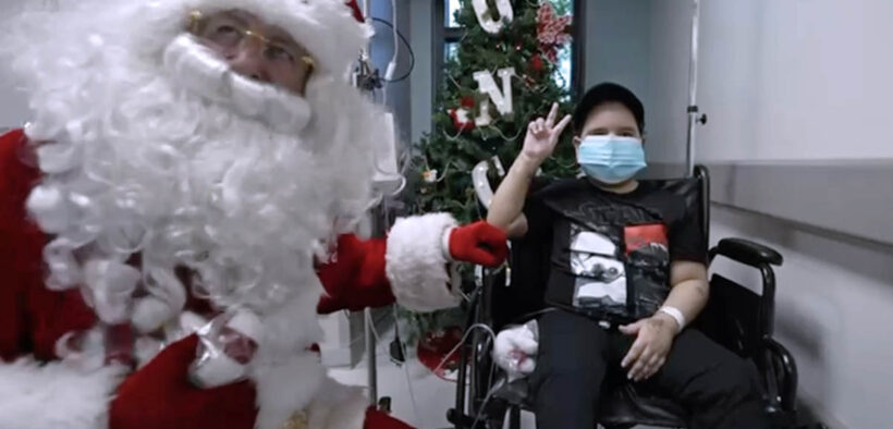 Members of Fundación Gestos Positivos Econo visit children in Puerto Rico who will benefit from donations raised through the Giving Tuesday campaign.