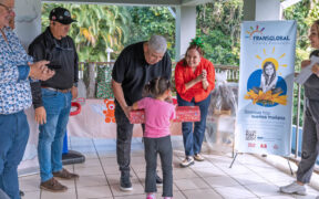 Carlos Budet, chairman of the Fransglobal Charity Foundation board, presents a gift during a donation event supporting Hogar Cuna San Cristóbal in Puerto Rico.