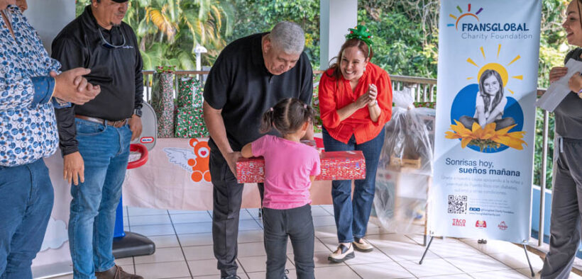 Carlos Budet, chairman of the Fransglobal Charity Foundation board, presents a gift during a donation event supporting Hogar Cuna San Cristóbal in Puerto Rico.