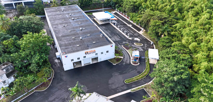 The HiTech and Quick Lube center in Guaynabo opened by Autocare features a 120-foot automated wash tunnel and new quick-lube services for drivers.